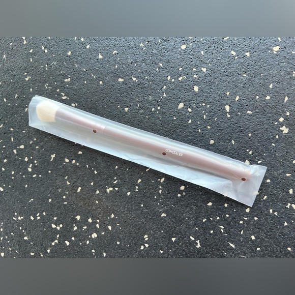 BEAUTY FOR REAL | Perfect Perfection Concealer Brush - Picture 4 of 8